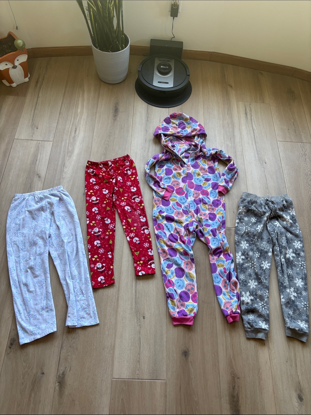 😴Girls size 7 pajama lot😴